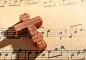 Aplicativo para ouvir música católica grátis: o que eu uso e recomendo em Gana