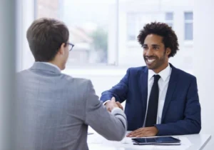 Como Se Preparar para uma Entrevista de Emprego Online e Impressionar